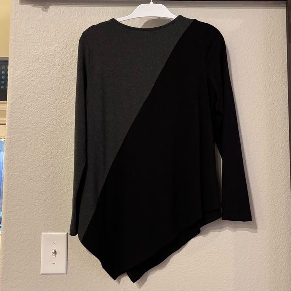❗️FINAL❗️Karen Kane Black and Gray Colorblock Long Sleeve Top Medium - Picture 2 of 5